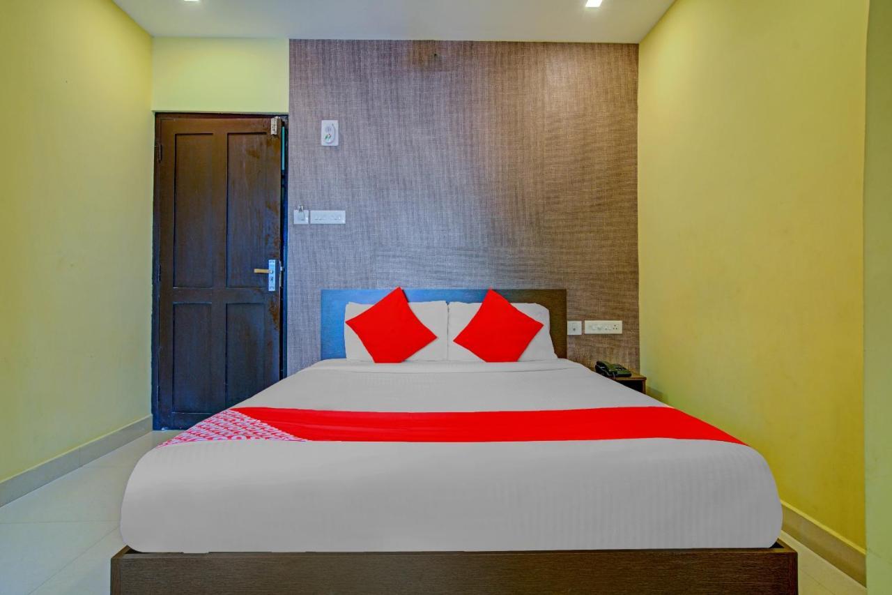 OYO Flagship 77876 Amigo Suites Kochi Exterior foto