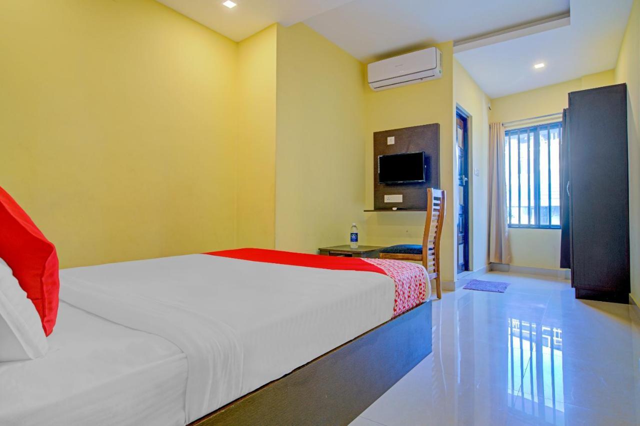 OYO Flagship 77876 Amigo Suites Kochi Exterior foto